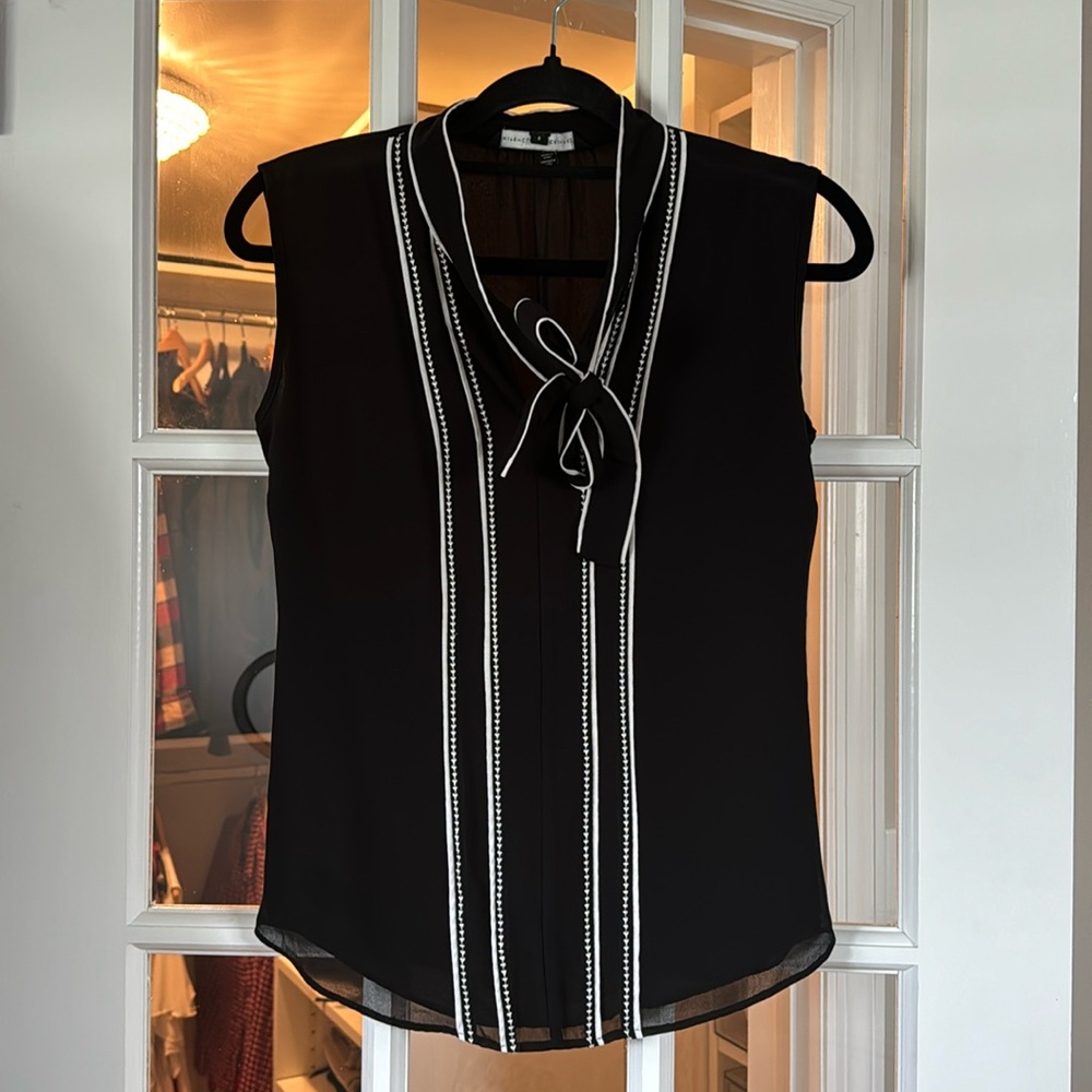 White house black market blouse 00 fits XS